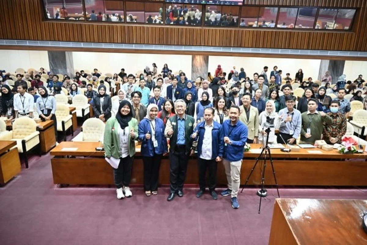 DPR Ingatkan Mahasiswa yang Ikut Tur Gibran di Indonesia Timur untuk Tetap Kritis dan Santun