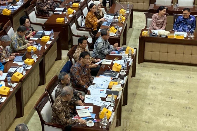 DPR Rapat Bahas Revisi UU Polri, Sahroni NasDem Nilai Tembakan Terukur ke Begal sebagai Perlindungan HAM Warga