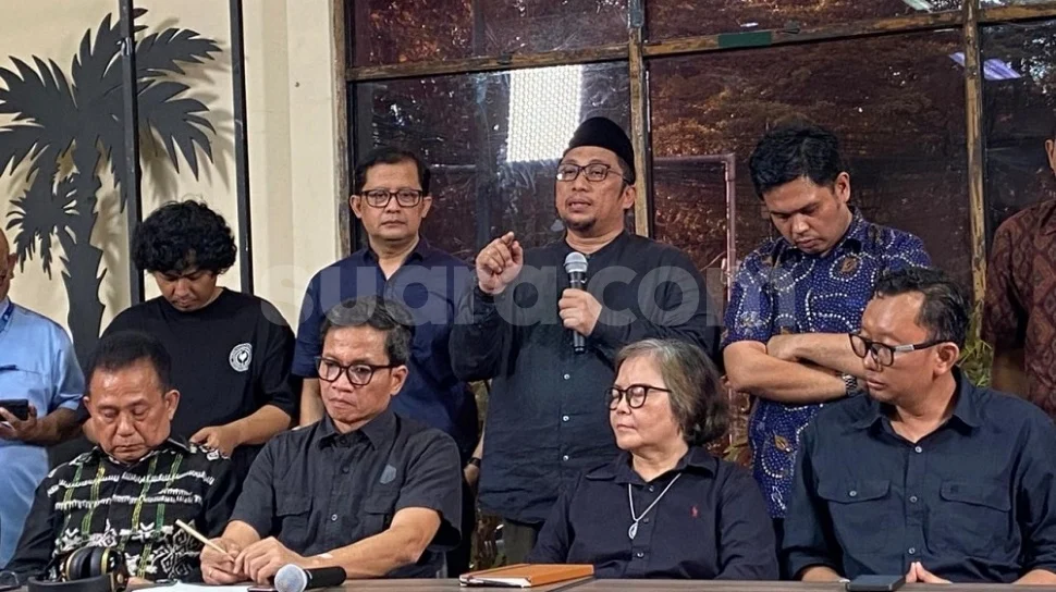 Feri Amsari Ungkap Keluarganya Kena Teror Doxing