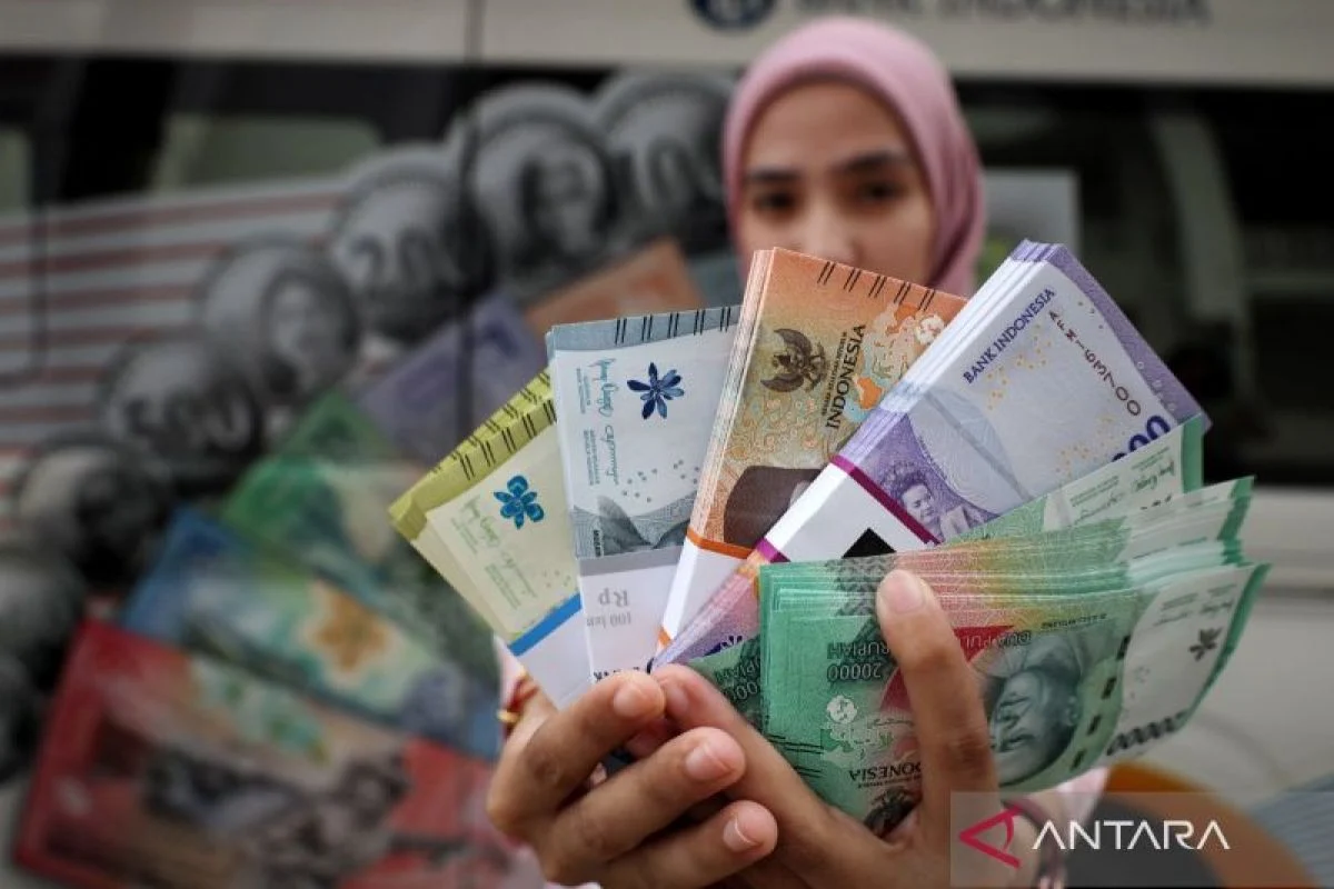 Fundamental Ekonomi RI Masih Solid, tapi Mengapa Rupiah Terus Anjlok?