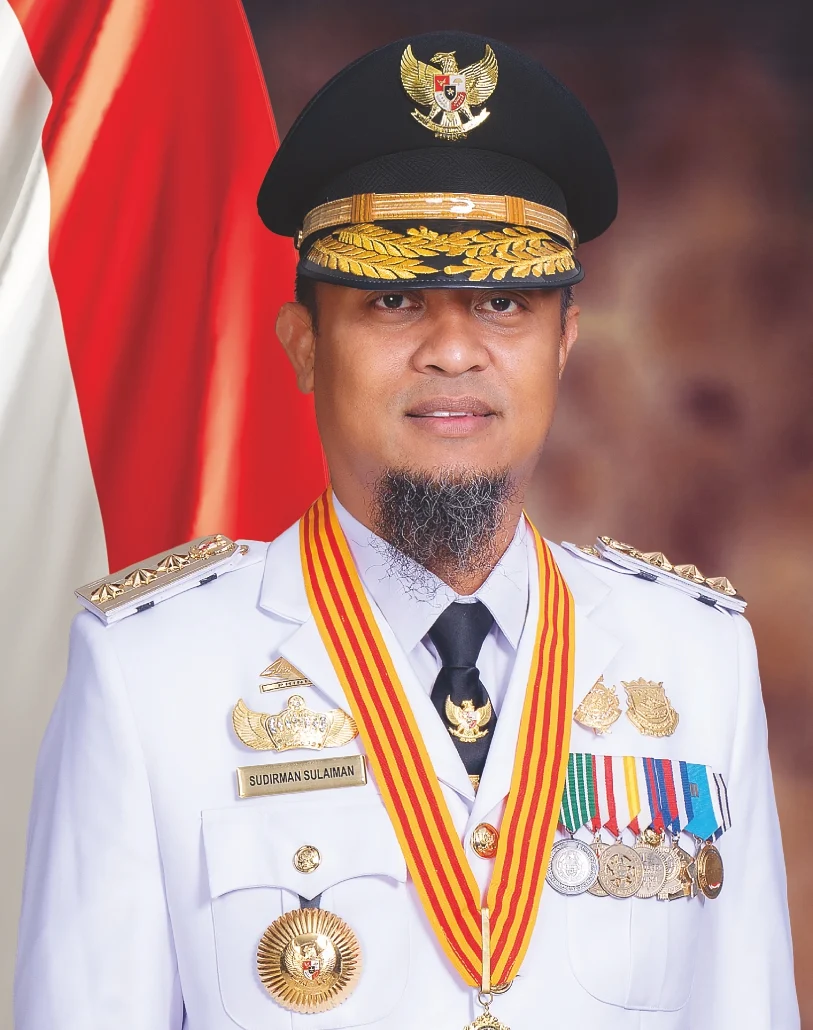 Gubernur Sulsel Bagi Uang Tunai untuk Jamaah Haji yang Tiba