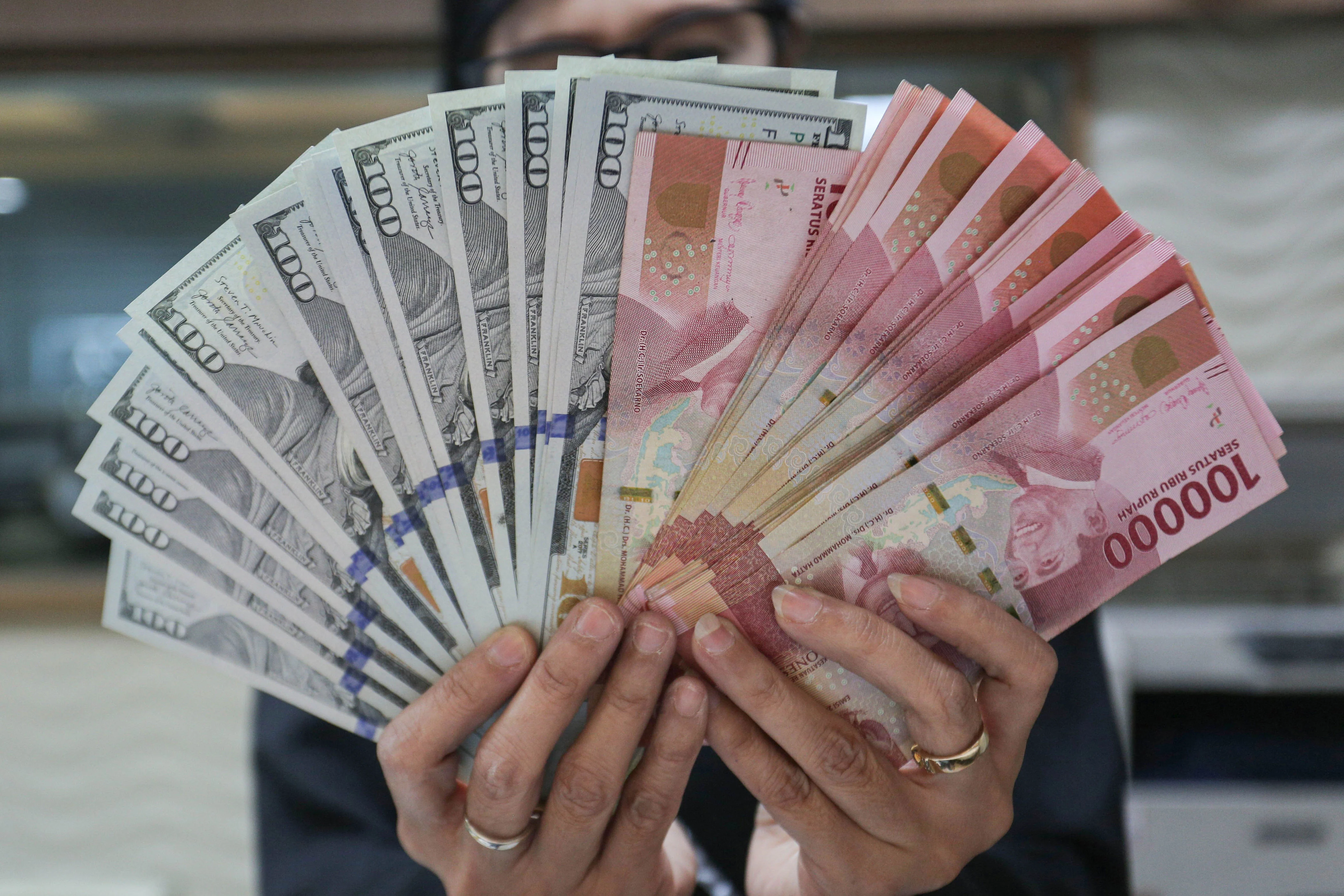 Heboh 'Sell Indonesia' saat Rupiah-IHSG Terpuruk, Muncul Sosok Lama Bikin Kepercayaan Runtuh