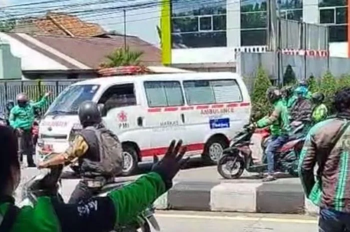 Insting Buruknya Jadi Nyata! Pengemudi Ojol Ngaku Target Ilmu Hitam hingga Alami Kecelakaan