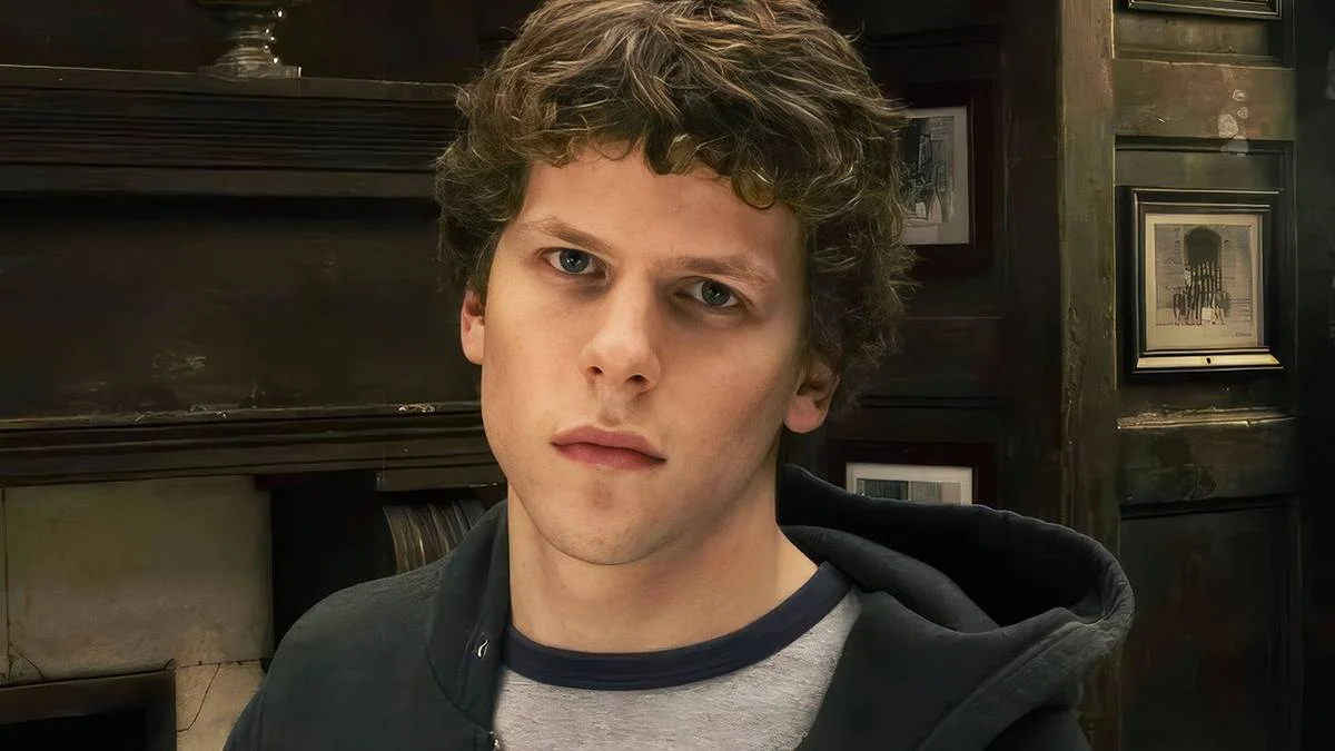 Jesse Eisenberg Tegaskan Tak Terlibat dalam Sekuel "The Social Network"