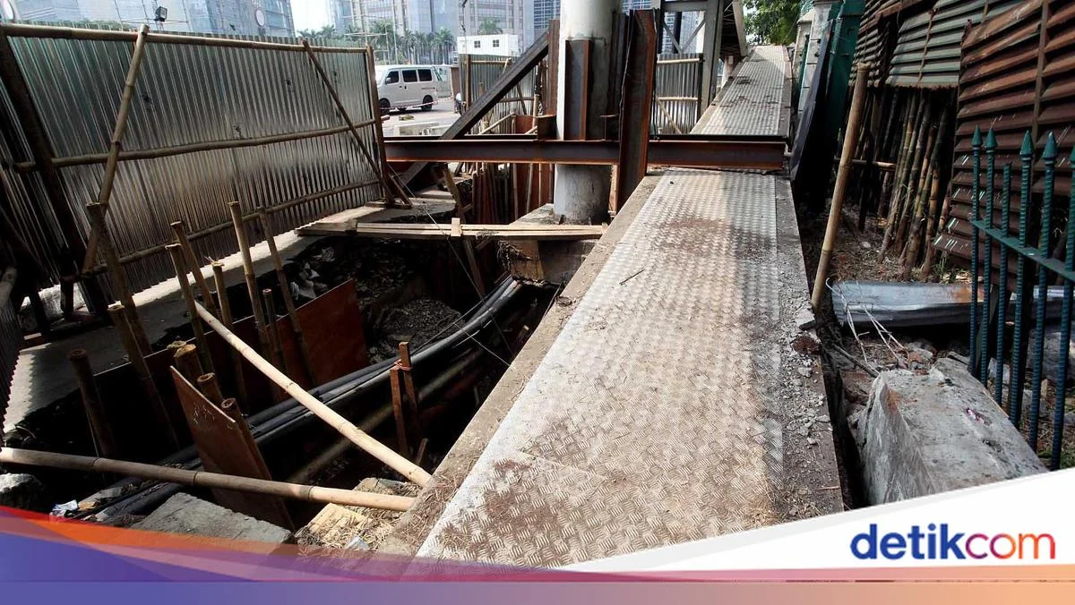 JPO Senen Sentral Kembali Beroperasi Setelah Rusak Akibat Kerusuhan Agustus 2025