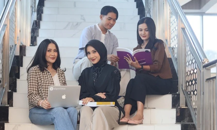 Karier Jalan di Tempat? Saatnya Naik Level Kuliah S2 di UNM Jakarta