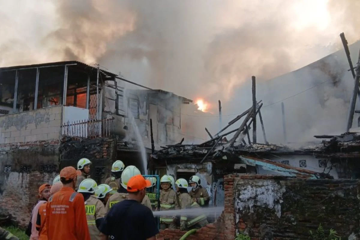Kebakaran Hebat Hanguskan 30 Rumah di Tanah Tinggi, Jakarta Pusat
