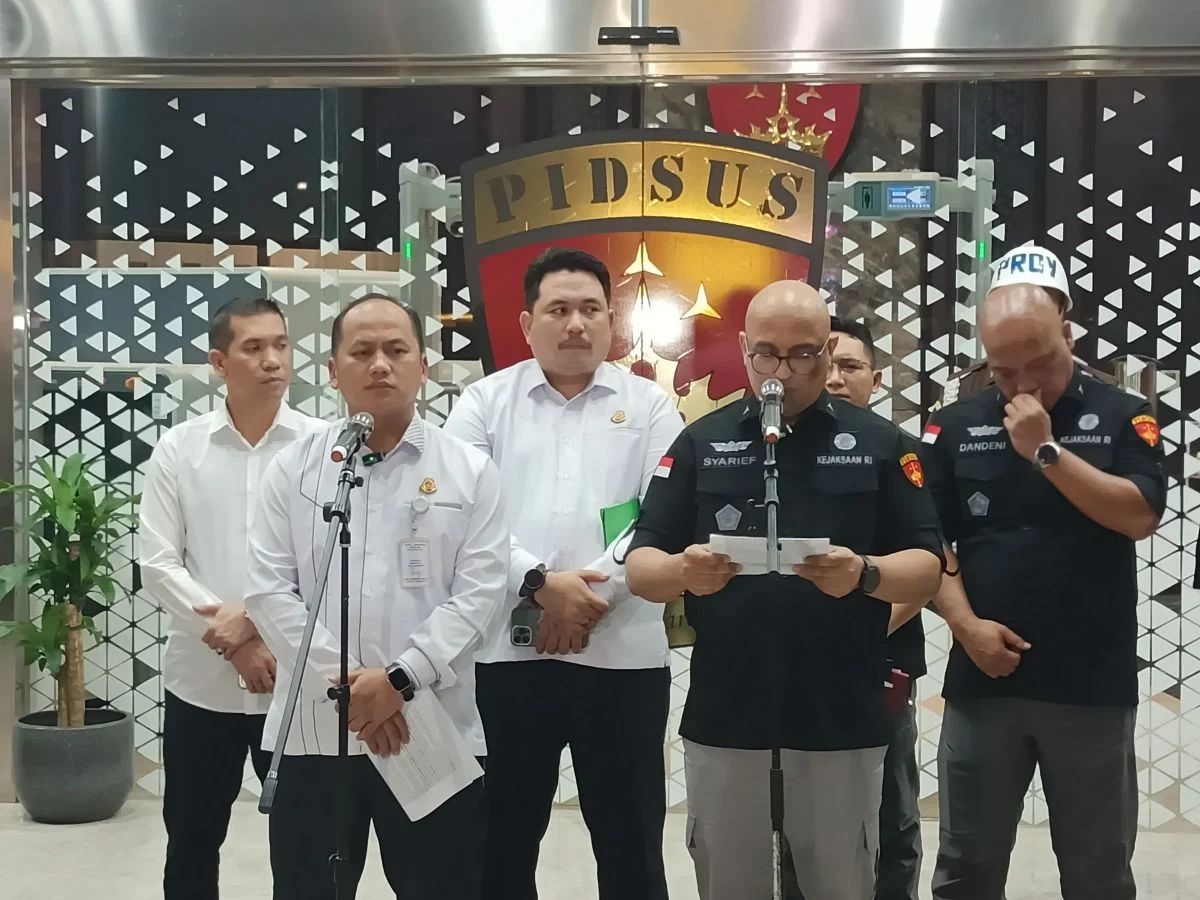 Kejagung Serahkan 11 Tersangka Korupsi Ekspor CPO Modus POME ke JPU