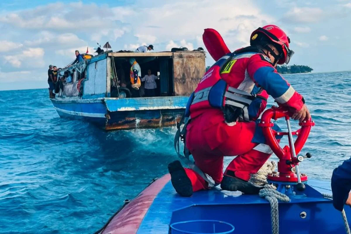 Kelebihan Muatan, 26 Penumpang Kapal Dievakuasi di Pulang Panggang