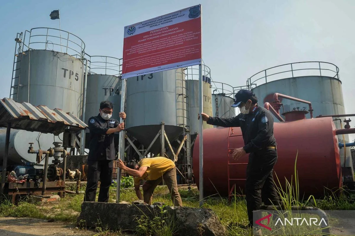 Kementerian Lingkungan Hidup Segel Pabrik Pengolahan Oli Bekas di Banten