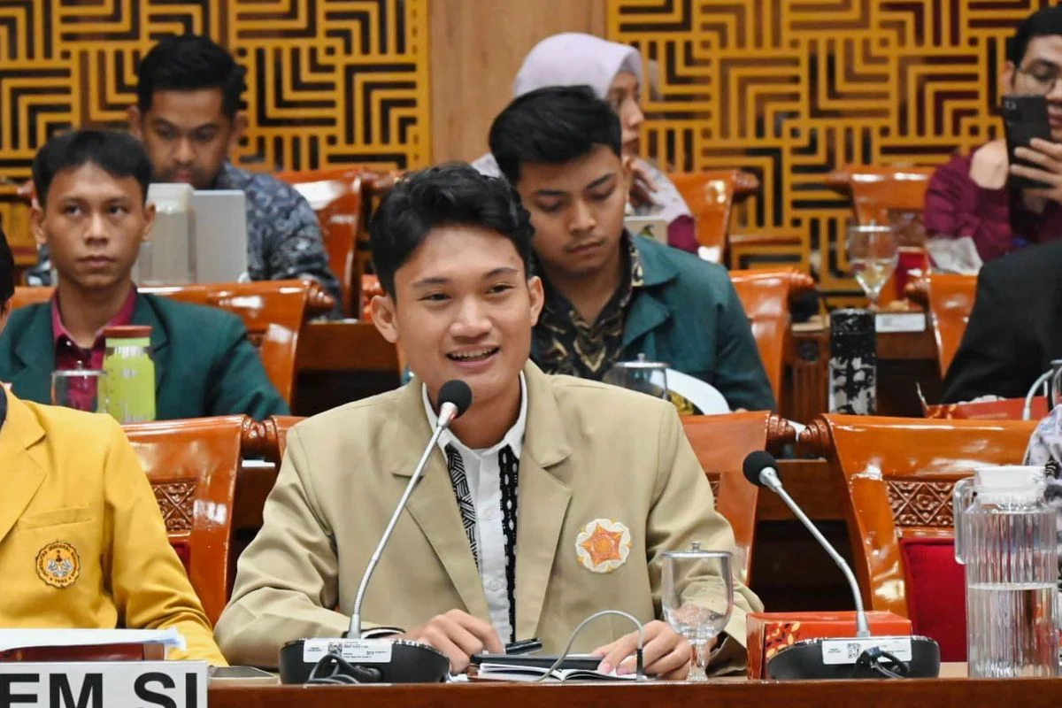 Ketua BEM UGM 2025 Tiyo Ardianto Temukan Alat Pelacak di Bawah Mobil, Semakin Diteror Semakin Gacor