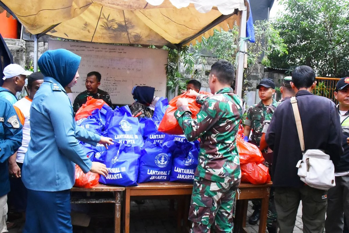 Kodaeral III Berikan Bantuan untuk Korban Kebakaran di Kemayoran