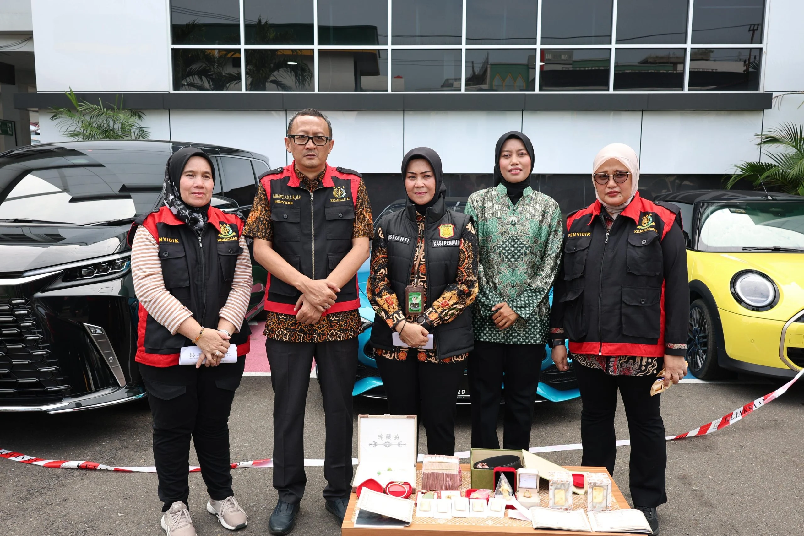 KPK Sita Kendaraan Mewah, Perhiasan, dan Valas dalam Penggeledahan Rumah Silmy