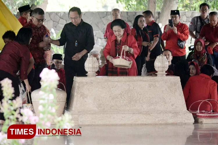Megawati Ziarah ke Makam Bung Karno, Hasto: Memelihara Api Perjuangan yang Tak Pernah Padam
