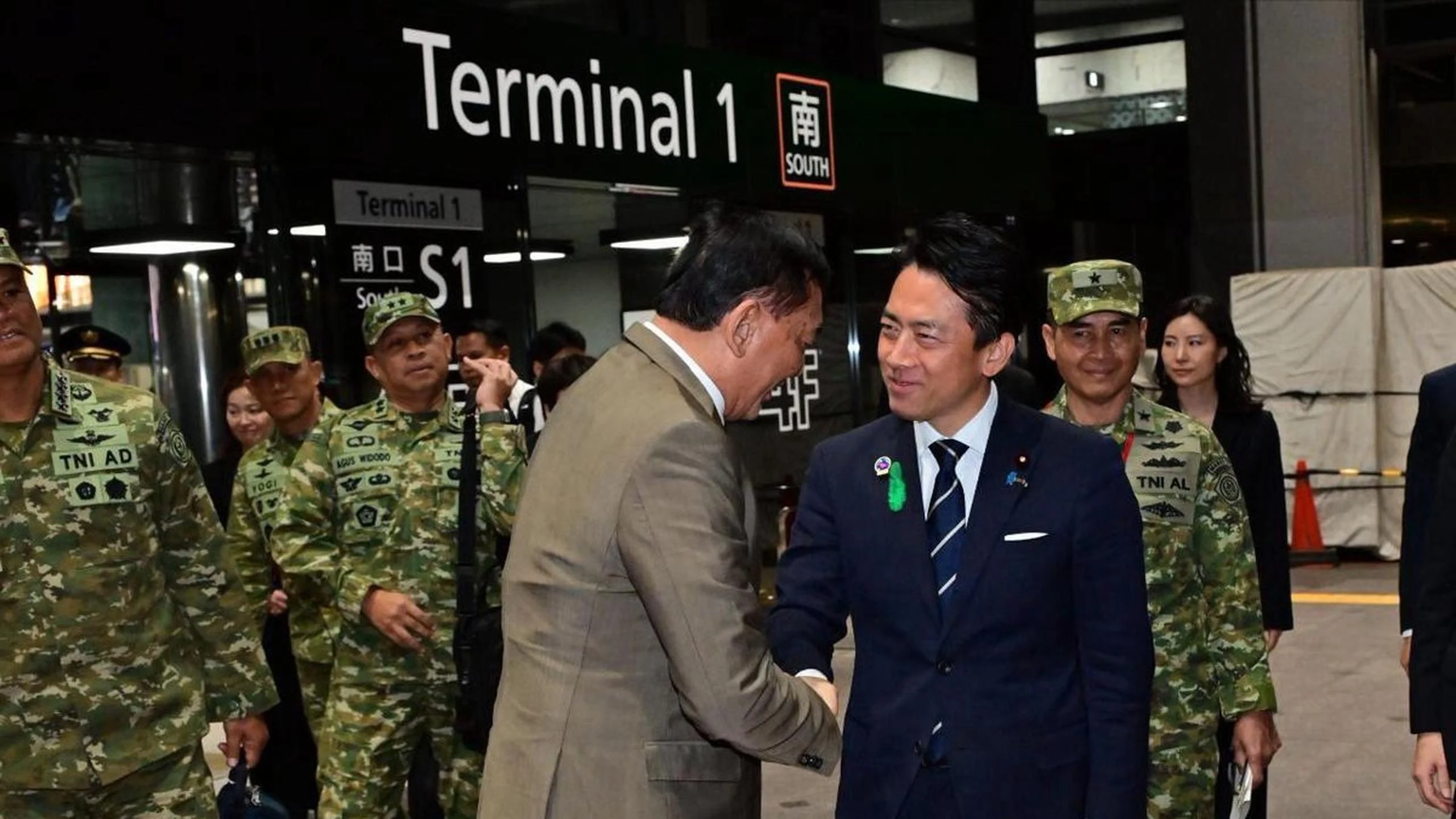 Menhan Sjafrie dan Menko AHY Bahas Operasional Bandara Internasional di Kemhan