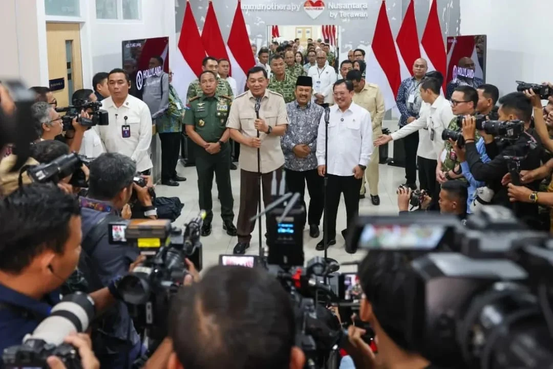 Menhan Sjafrie Kunjungi Tuan Guru Bagu di RSPPN Soedirman