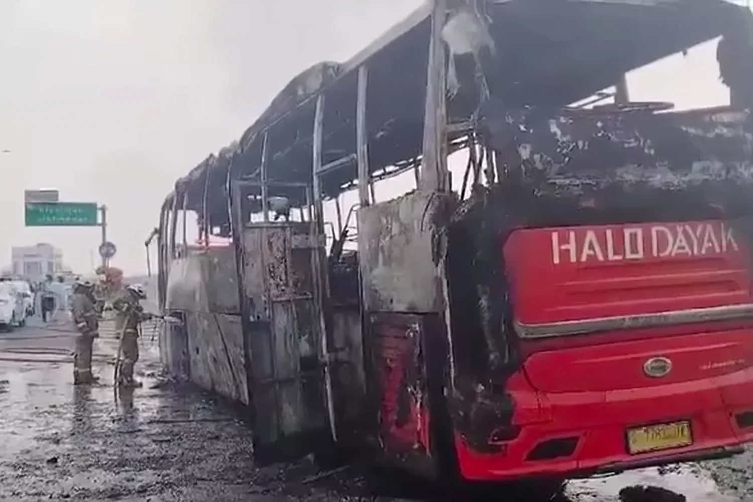 Mikrobus Terbakar di Tol Japek, Tak Ada Korban Jiwa