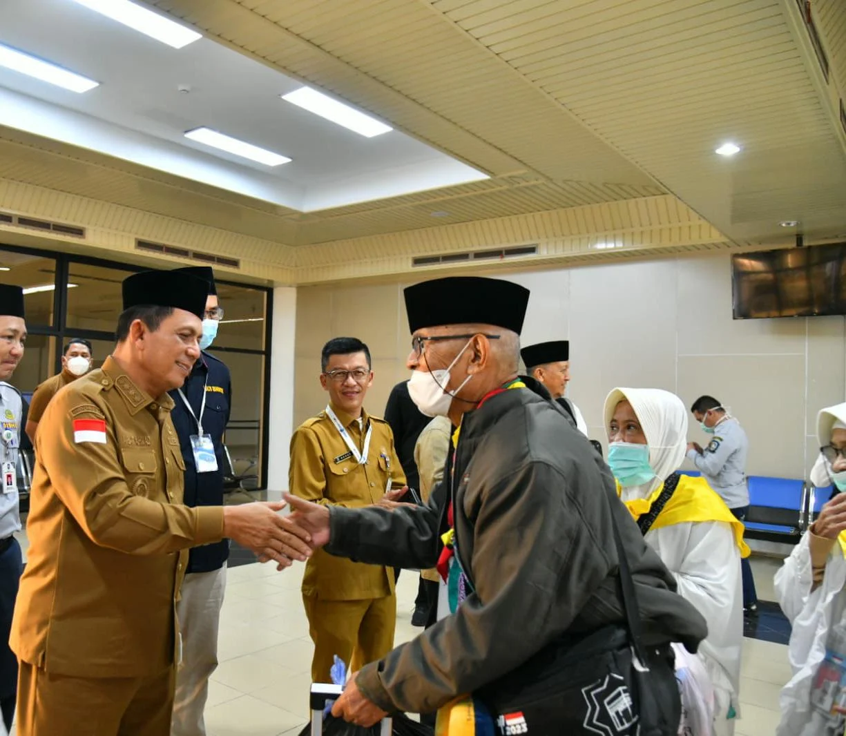 Moch Irvan Yusuf Sambut Kedatangan Jamaah Haji Kloter 17 di Makassar