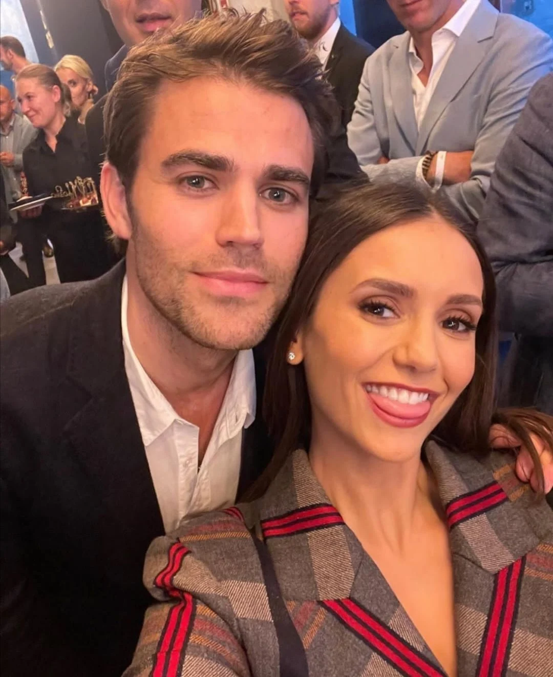 Nina Dobrev dan Paul Wesley Reuni di Serial Adaptasi Novel Baru