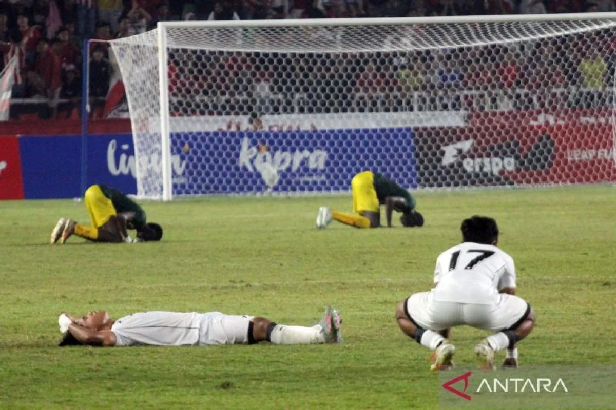 Nova Arianto Bangga Mathew Baker Dapat Panggilan Timnas Senior