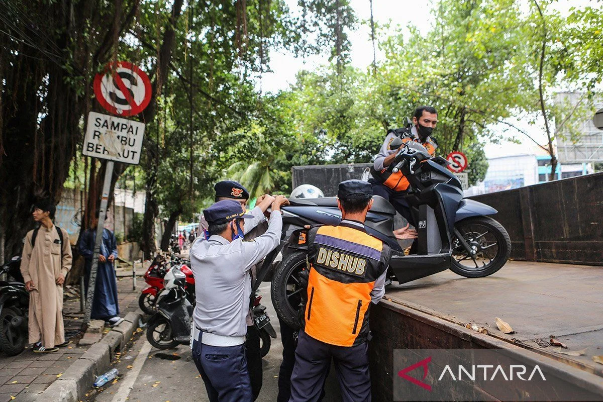 Operasi Penertiban Parkir Liar Diluncurkan Serentak, 200 Satpol PP DKI Jakarta Dikerahkan