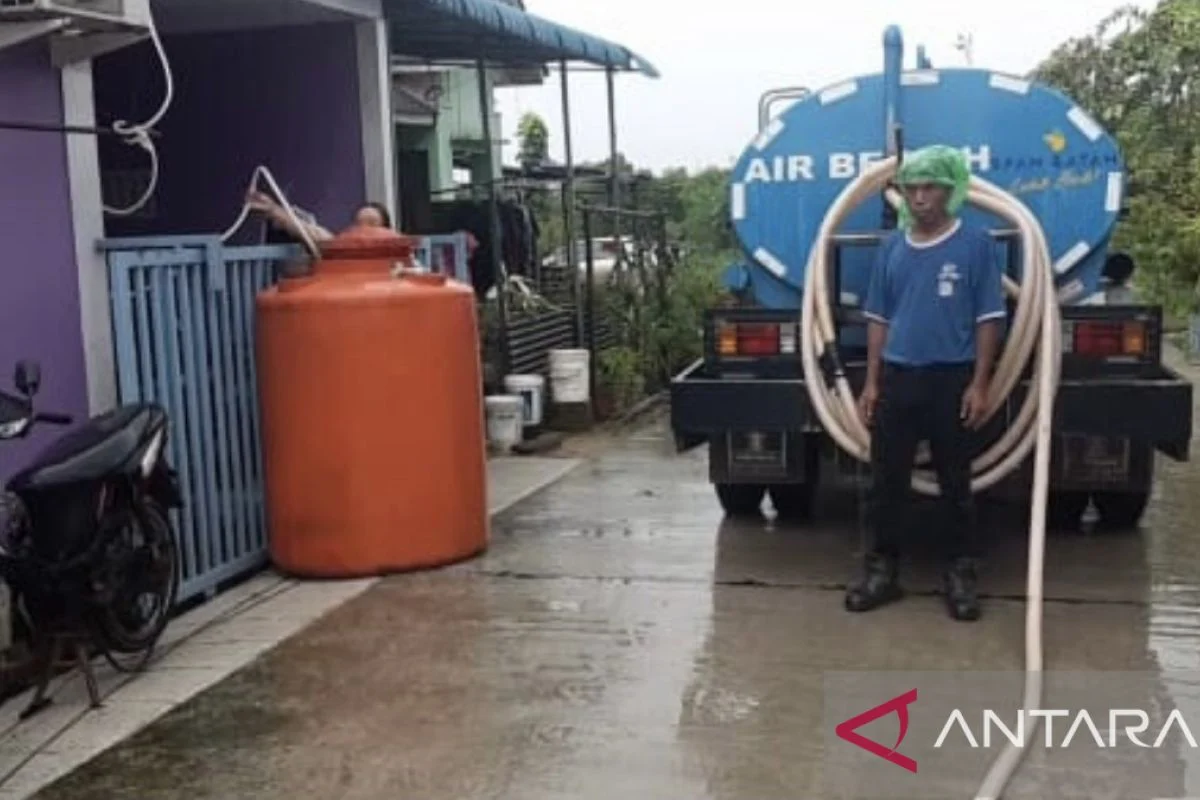 PAM Jaya Siapkan 70 Mobil Tangki Air Gratis untuk Warga Terdampak Penghentian Layanan