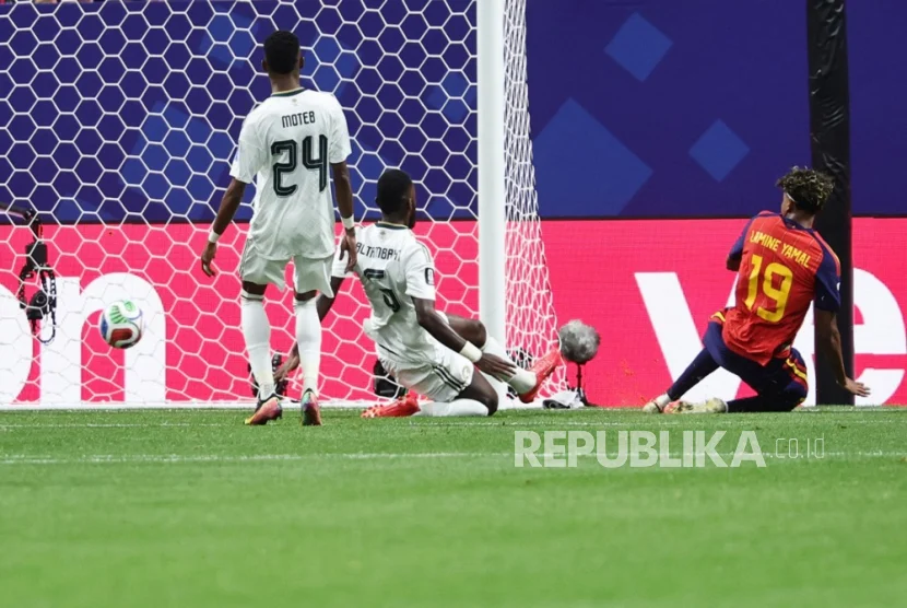 Pelatih Arab Saudi Akui Timnya Kewalahan Hadapi Spanyol