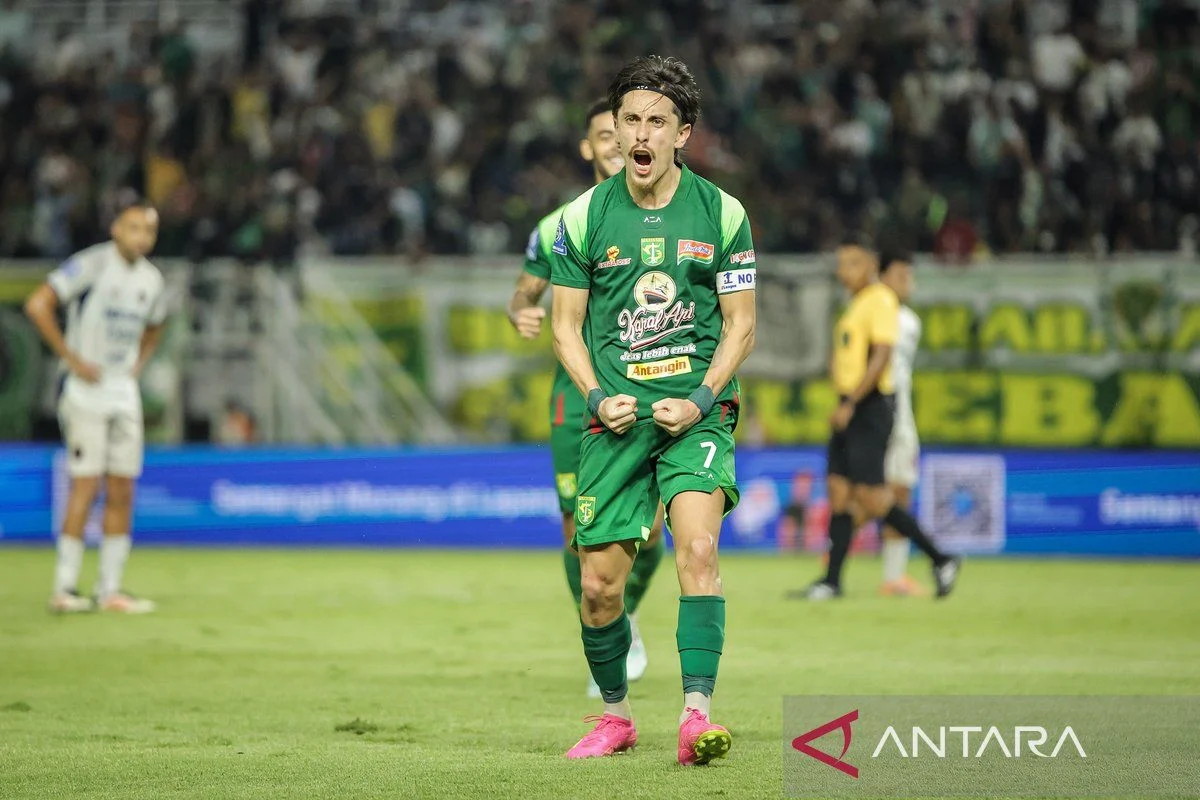 Pelatih Persebaya Sambut Positif Perpanjangan Kontrak Rivera