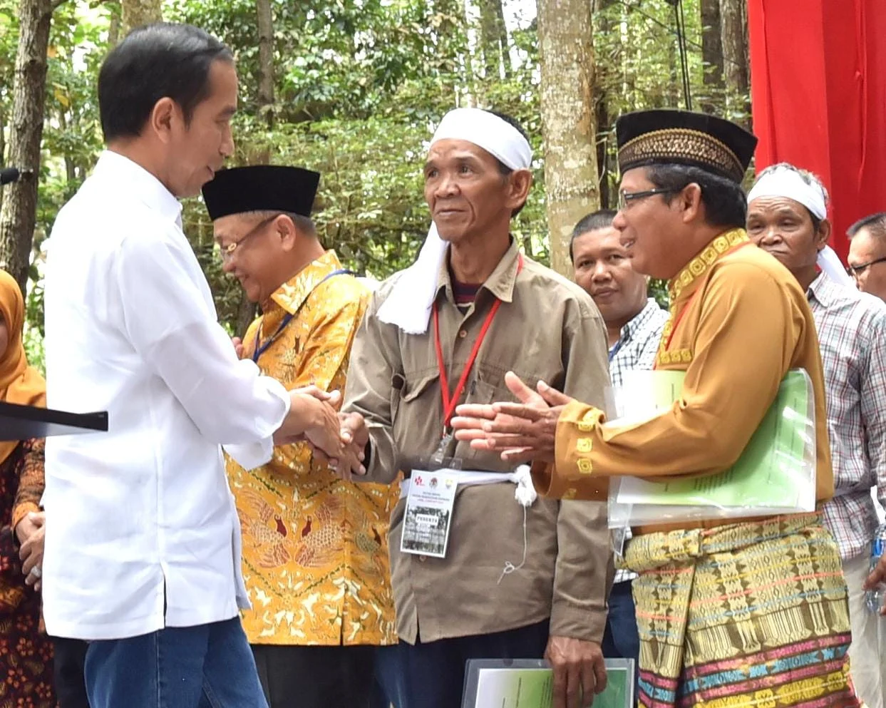 Pemerintah Serahkan SK Hutan Adat Jambi hingga Bali Seluas 1.175 Hektare