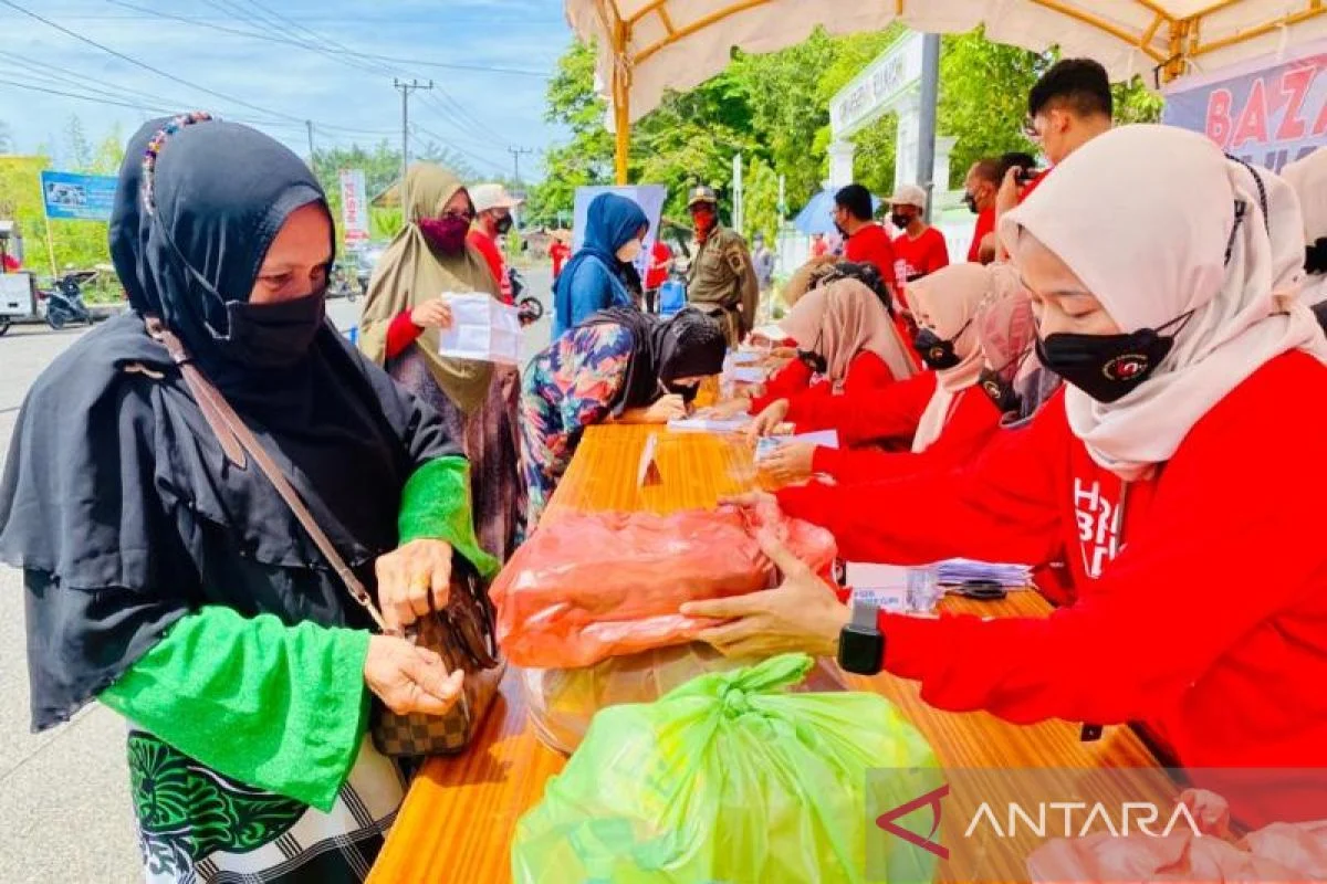 Pemkab Aceh Barat Gelar Pasar Murah, Subsidi 300 Paket Sembako untuk Warga Desa