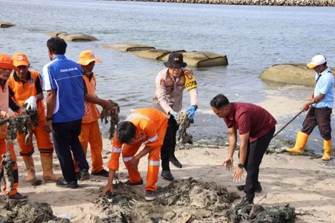 Pemkab Kepulauan Seribu Ajak Masyarakat Pesisir Jaga Kebersihan Pantai