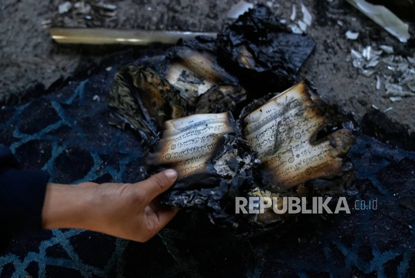 Pemukim Yahudi Coba Bakar Masjid Beserta Jamaahnya di Tepi Barat