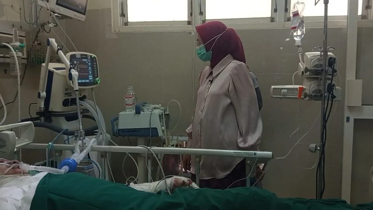 Penambang Pasir Tertimbun Material APG Semeru Dirawat di RSUD Haryoto