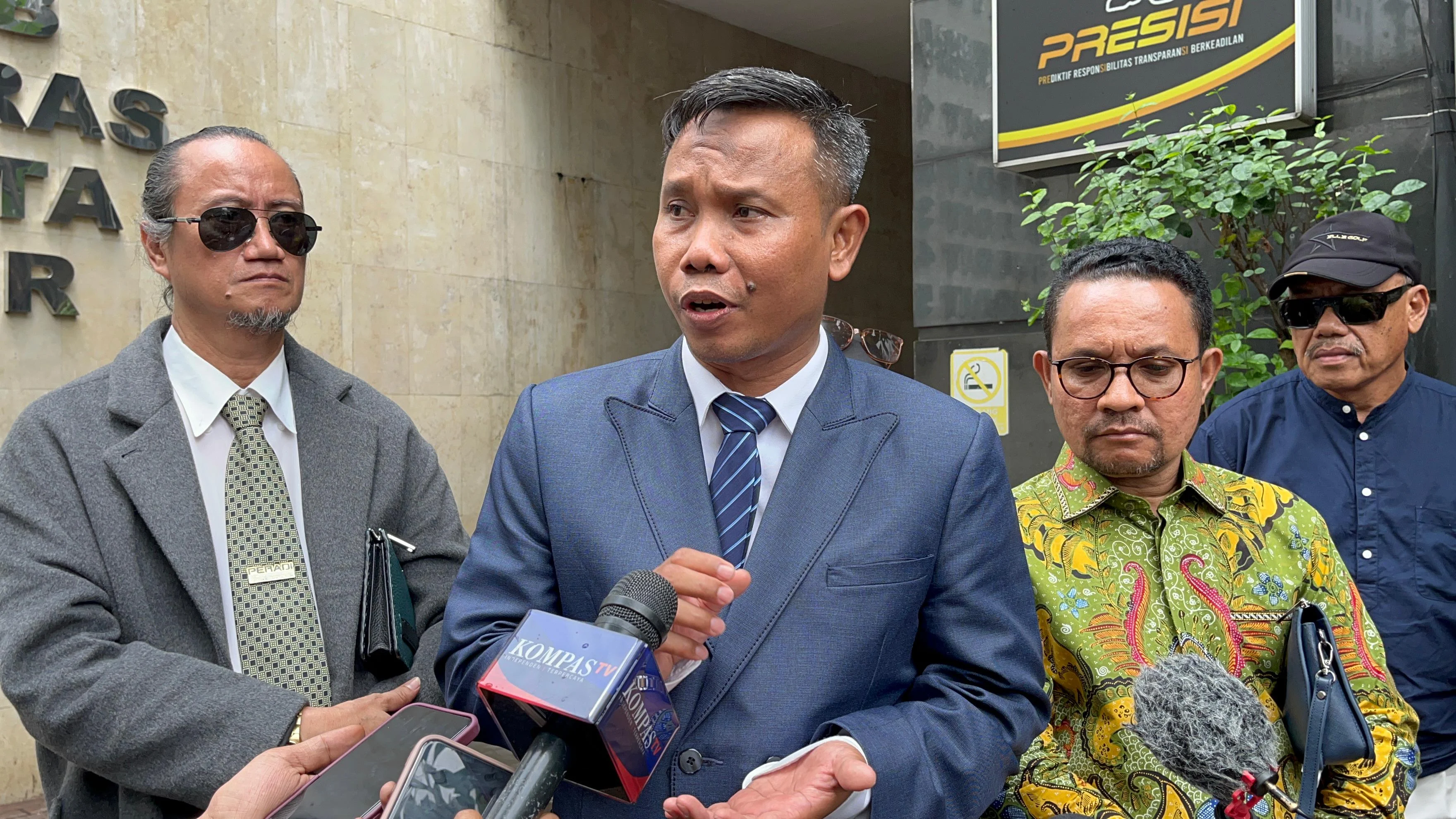 Pengacara Ungkap Roy Suryo dan Tifa Merasa Diperlakukan Seperti Bukan Anak Bangsa saat Ditangkap Polisi