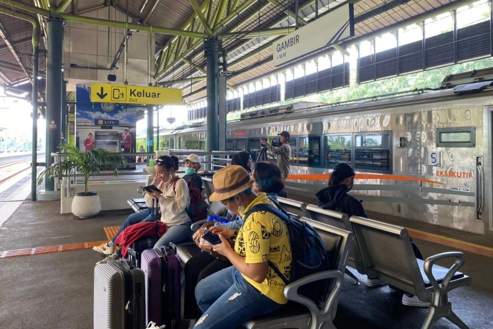 Penumpang Kereta Api Gambir Bisa Naik dari Stasiun Jatinegara