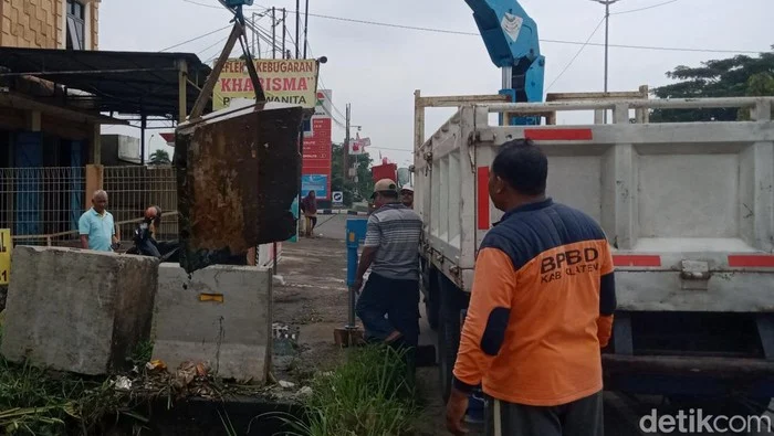 Petugas Damkar Korban Balok Beton di Jaktim Kini Stabil dan Sadar