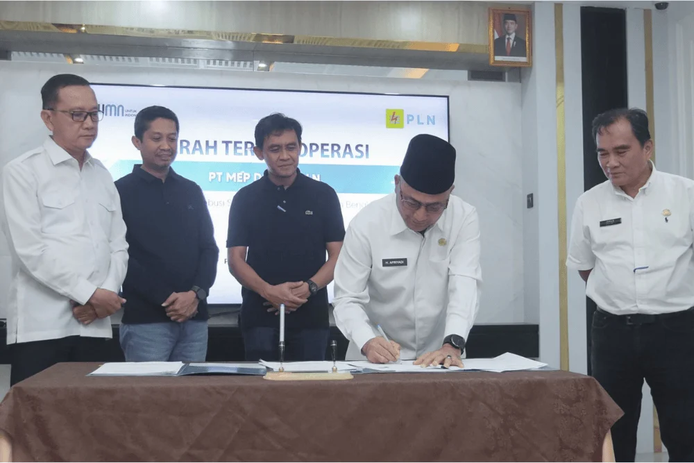 PLN dan Pemerintah Kabupaten Waropen Percepat Serah Terima Operasi Jaringan Listrik di Wilayah 3T