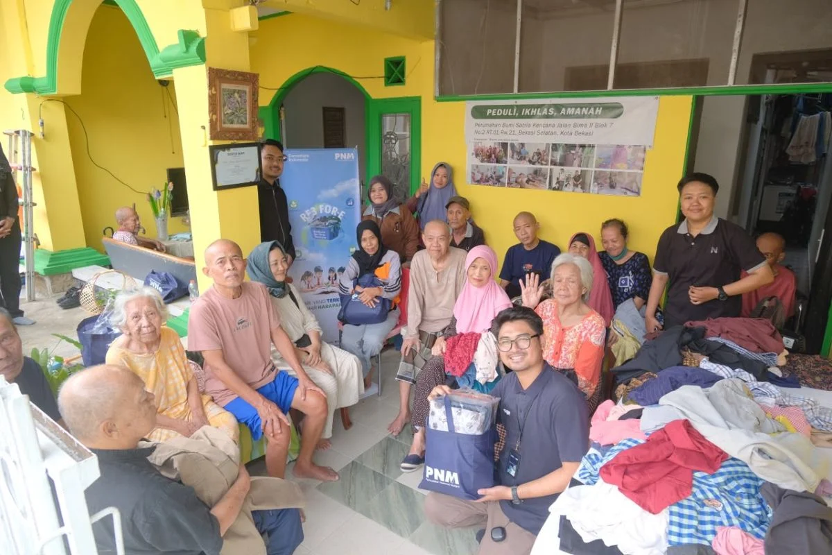 PNM salurkan pakaian hasil RE3 For-E untuk disabilitas dan lansia