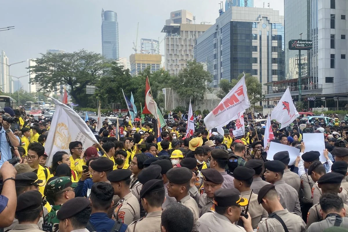 Polisi Buka Jalan Jenderal Sudirman ke Bundaran HI Usai Unjuk Rasa Mahasiswa Bubarkan Diri