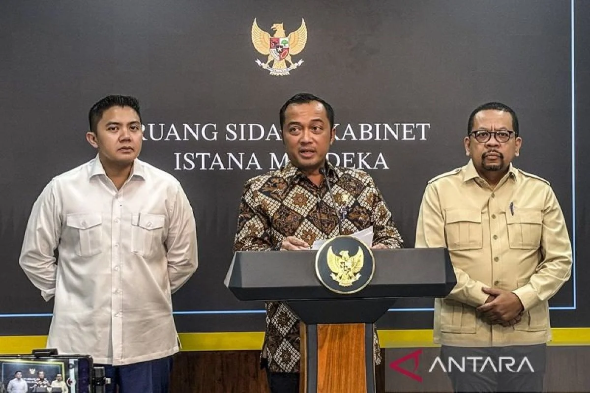 Politik kemarin, Kepala BGN diganti hingga Prabowo santap MBG