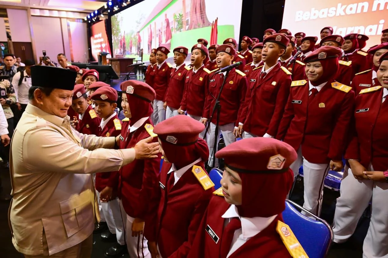 Prabowo Berbagi Pengalaman Dikejek kepada Siswa Sekolah Rakyat