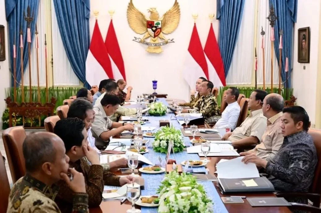 Presiden Prabowo Gelar Rapat Strategis di Istana dengan Panglima TNI dan Kepala Staf