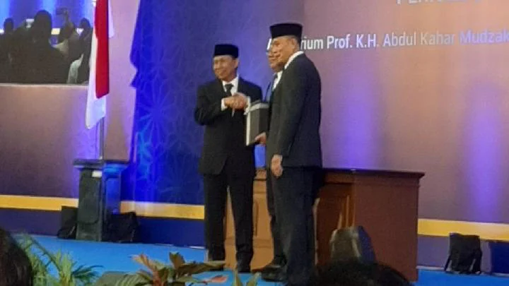 Rektor Baru UII Janji Kampus Tak Akan Mengelola MBG