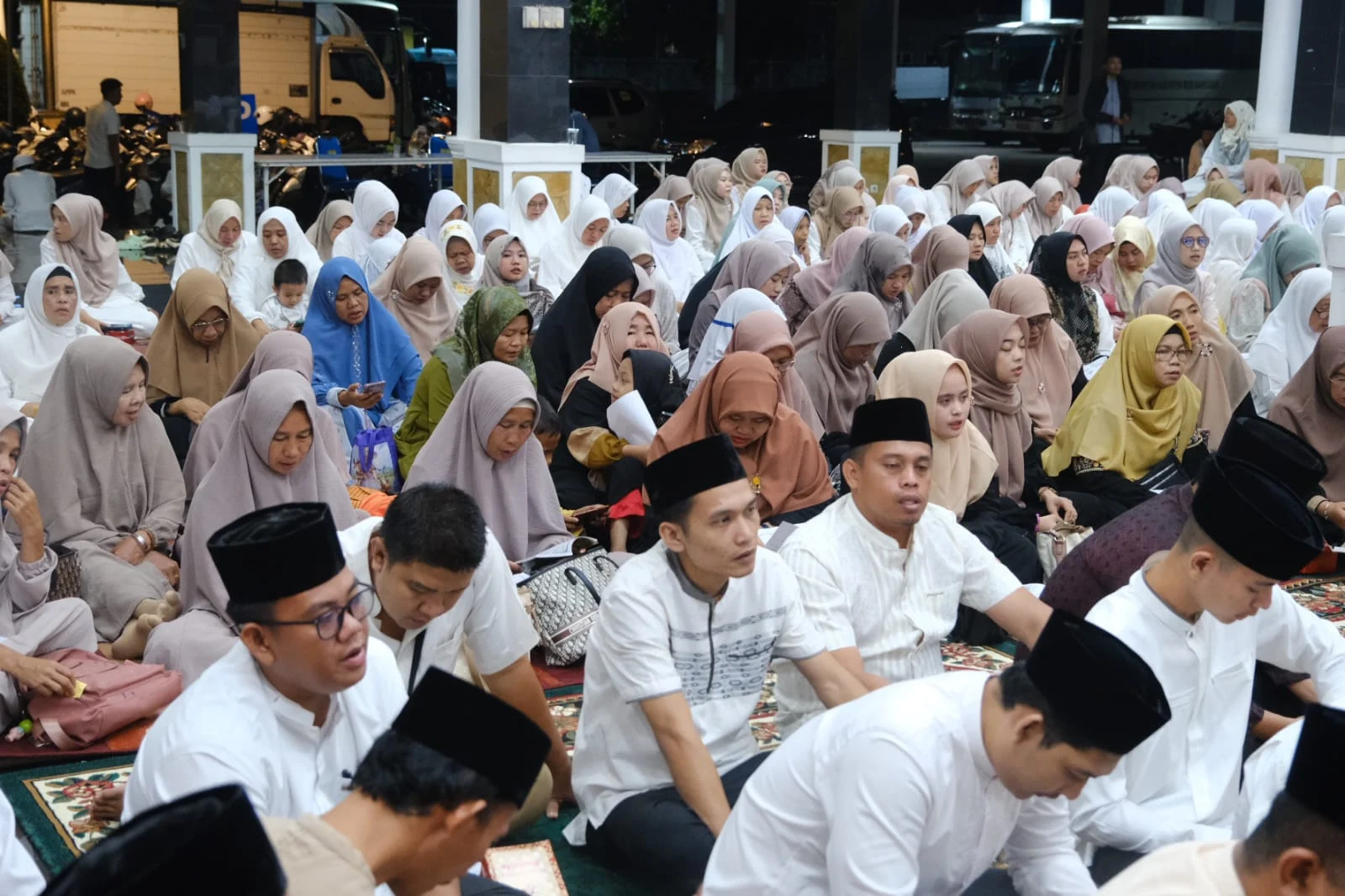 Ribuan Umat Muslim Gelar Doa Kebangsaan untuk Bangsa dan Presiden