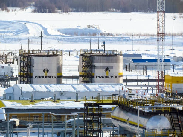 Rosneft: Perusahaan Minyak AS Untung Besar dari Krisis Selat Hormuz