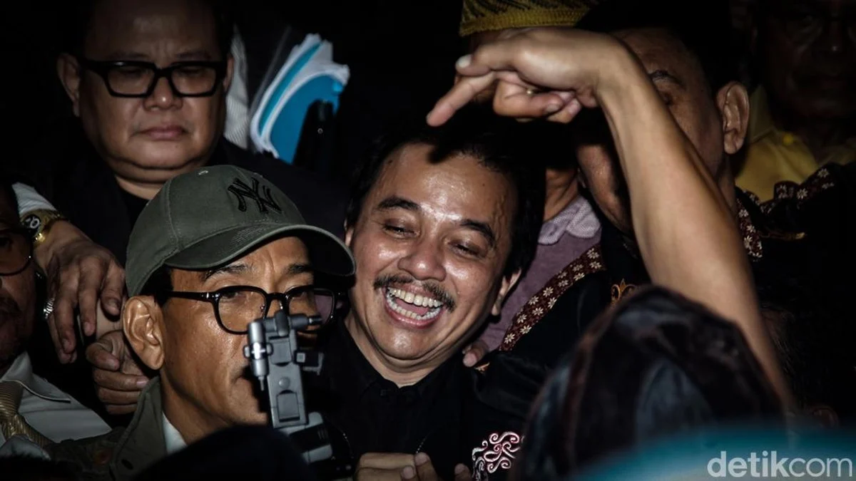 Roy Suryo dan Tifa Diboyong ke Polda Metro Jaya Usai Keluar dari RS Polri