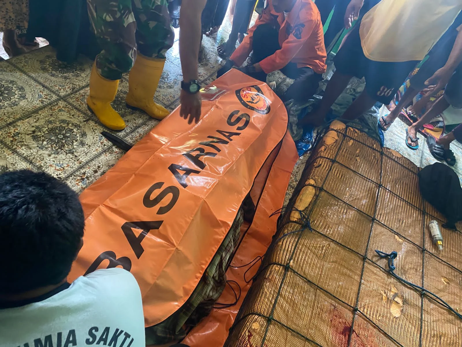 SAR Makassar Evakuasi ABK Vietnam yang Sakit Akut di Tengah Laut
