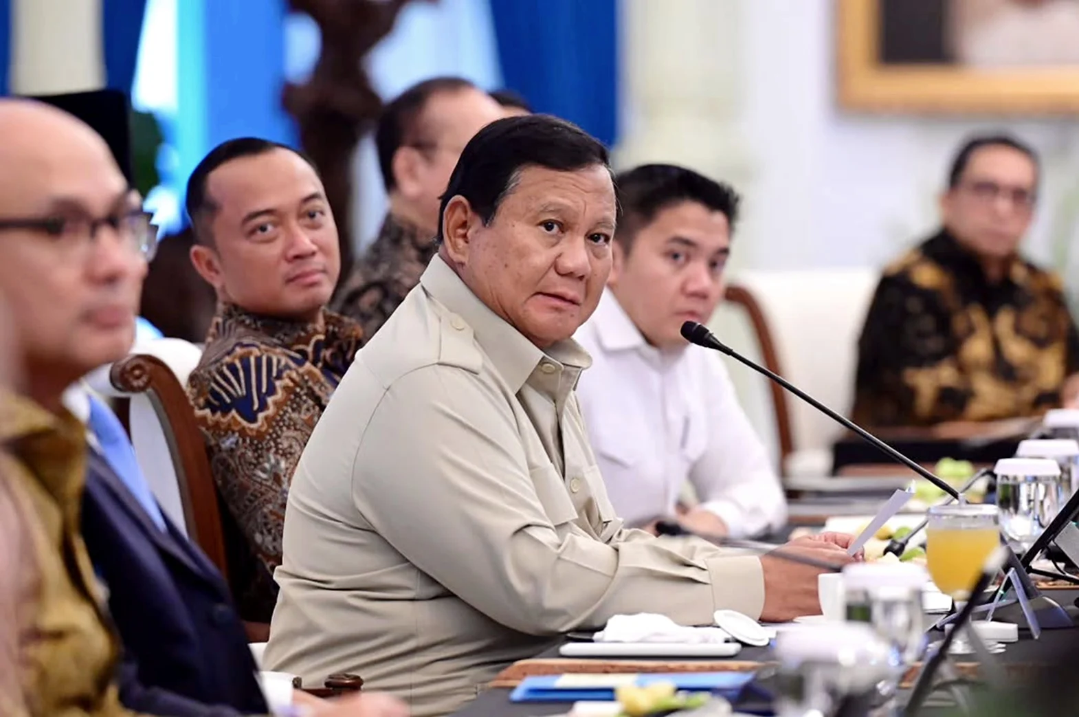 Seskab Teddy: Diplomasi Presiden harus dinilai dari hasil konkret