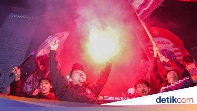 Skarbu Bikin Bundaran HI Bergelora, Jak Mania Kompak Nyanyikan Persija Ale