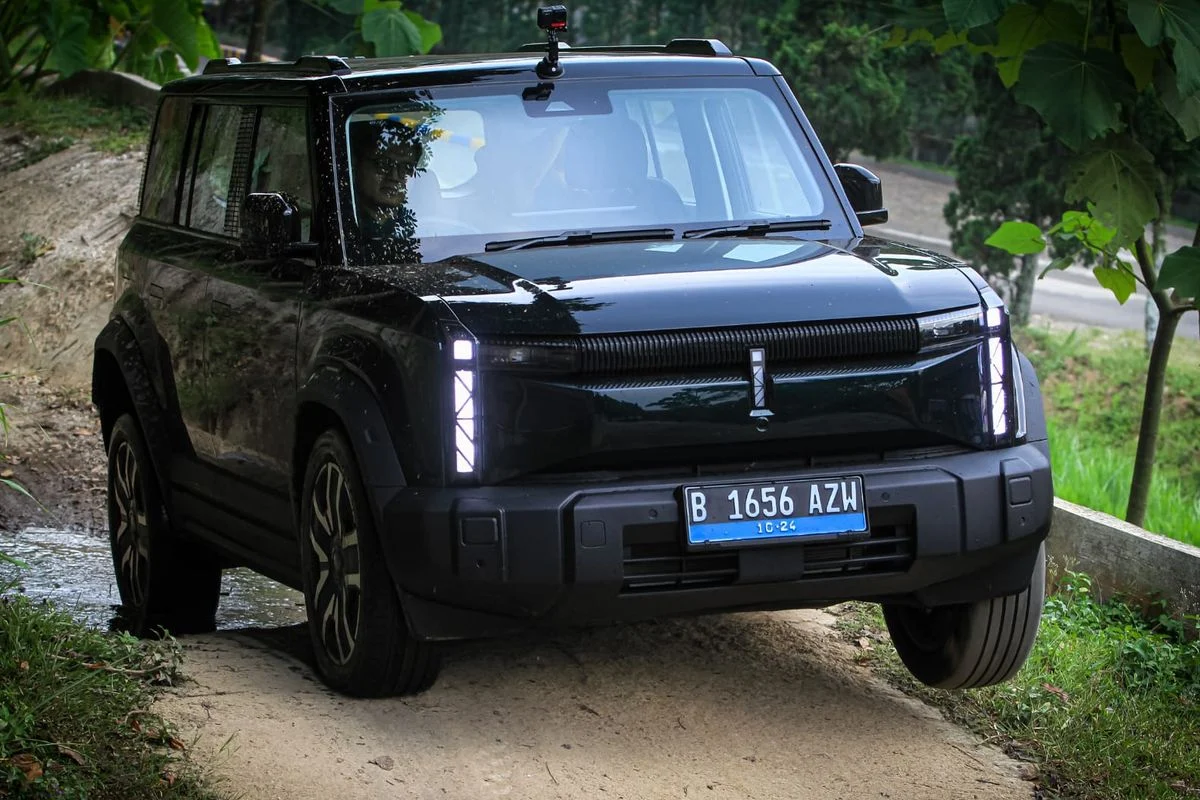 SUV Diduga Chery J6 REEV Terekam Uji Jalan di Bekasi